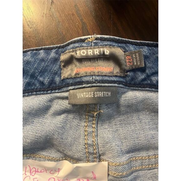 Torrid Boyfriend Straight Vintage Stretch Mid-Rise Distressed Jeans Plus Size 22 - Picture 5 of 9